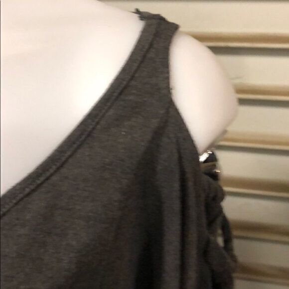 Foreign Exchange top with open shoulder 💓Hostpick - Picture 3 of 4